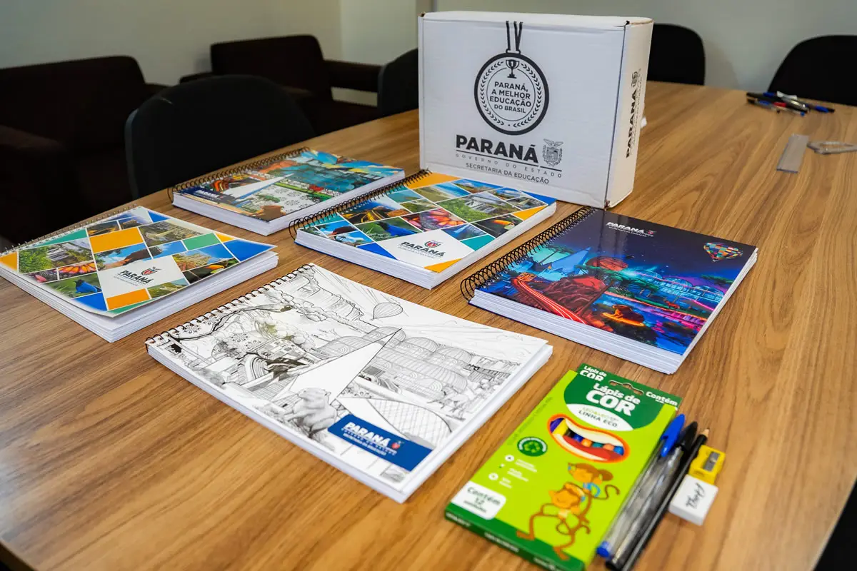 Entrega de kits escolares 2026 no Paraná