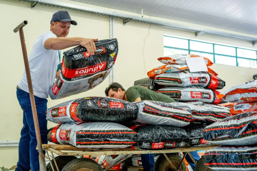 distribuição de ração para protetores de animais em Foz do Iguaçu