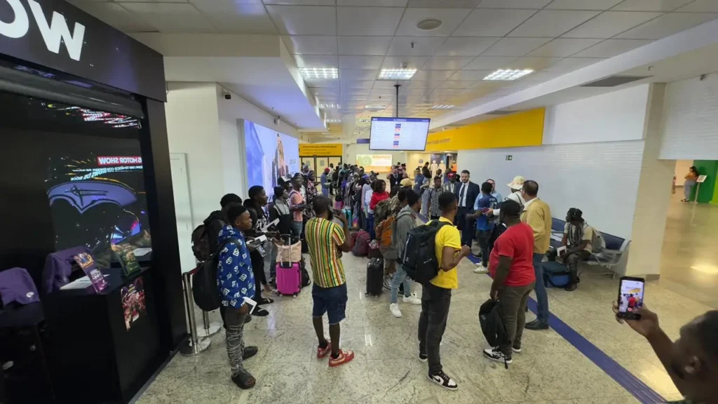 Haitianos desembarcam em Foz do Iguaçu