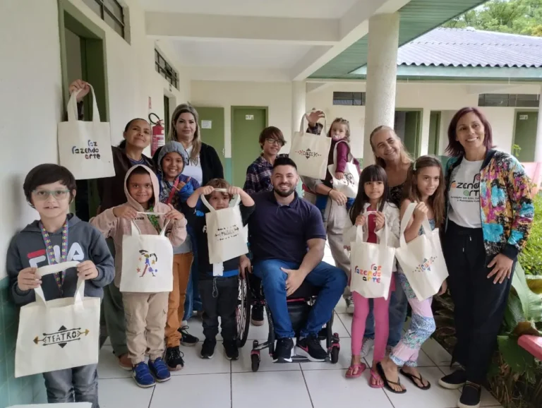 Edital de arte-educadores Foz Fazendo Arte 2026