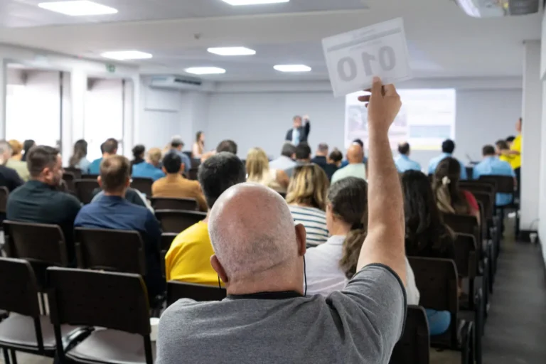 Leilão de casas da Vila A em Foz do Iguaçu