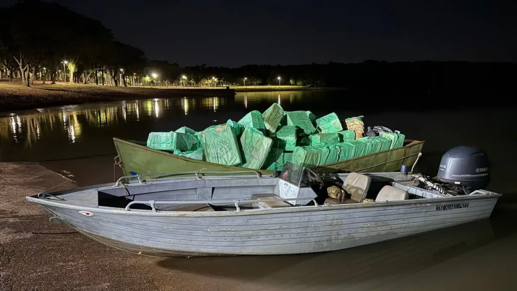 apreensão de cigarros no Lago de Itaipu