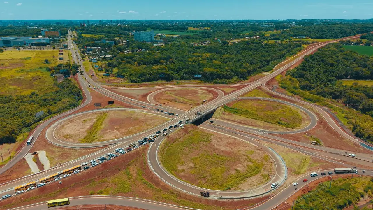 EPR Iguaçu executa mudanças em vias marginais da Perimetral Leste