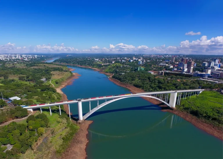 Ponte da Amizade completa 61 anos entre Brasil e Paraguai