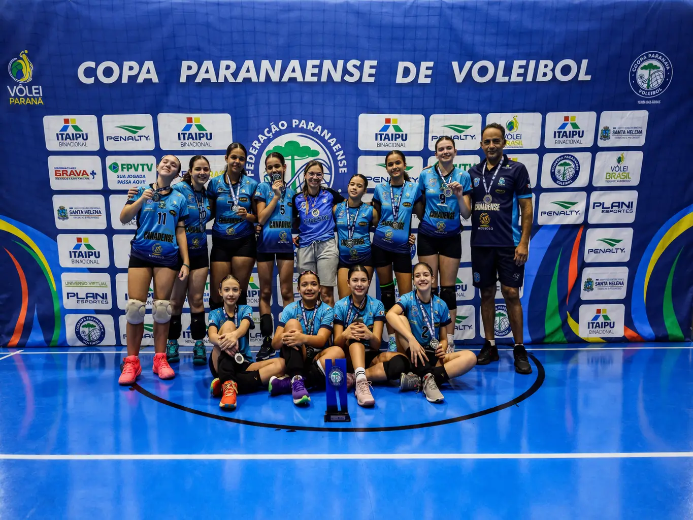 Vôlei feminino de Foz conquista ouro e prata na Copa Paraná