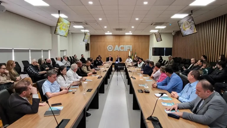 Complexo de educação e Delegacia de Trânsito em Foz do Iguaçu