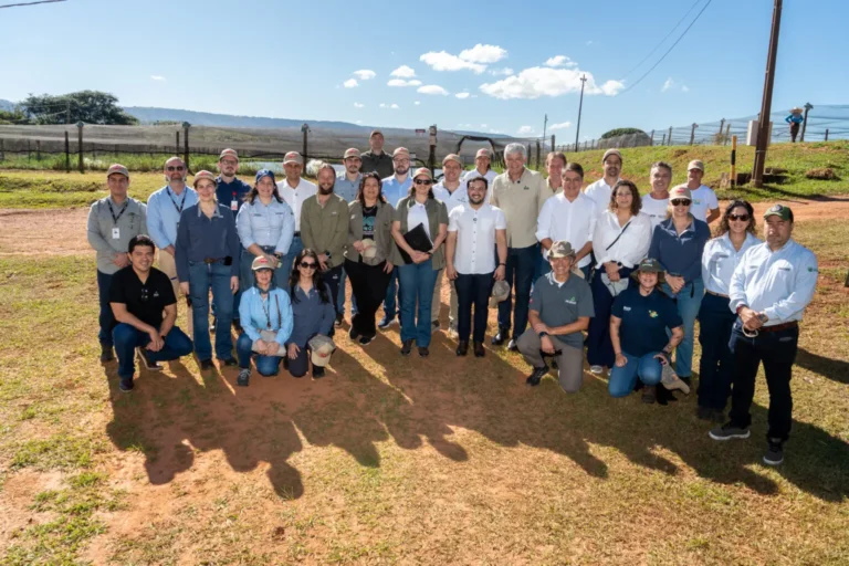 Itaipu e governos do Brasil e Paraguai visitam produtores de tilápia