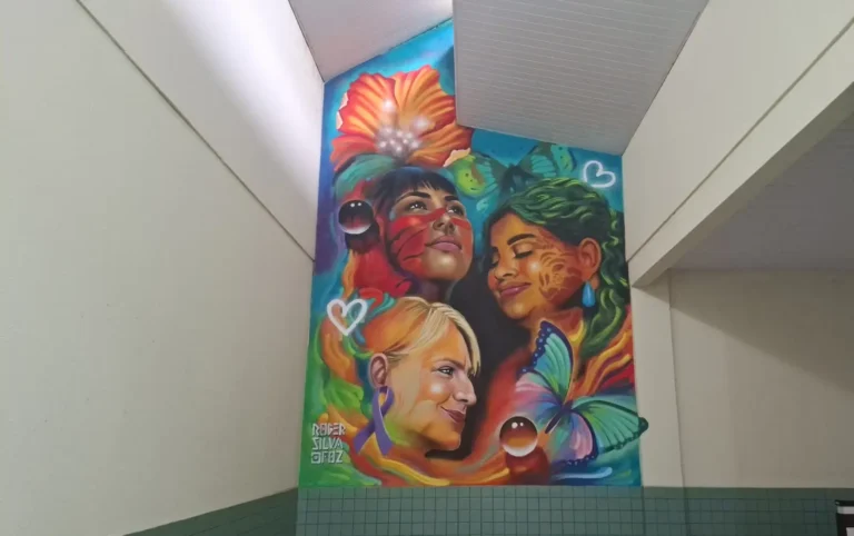 Mural em grafite transforma CRAM em espaço mais acolhedor