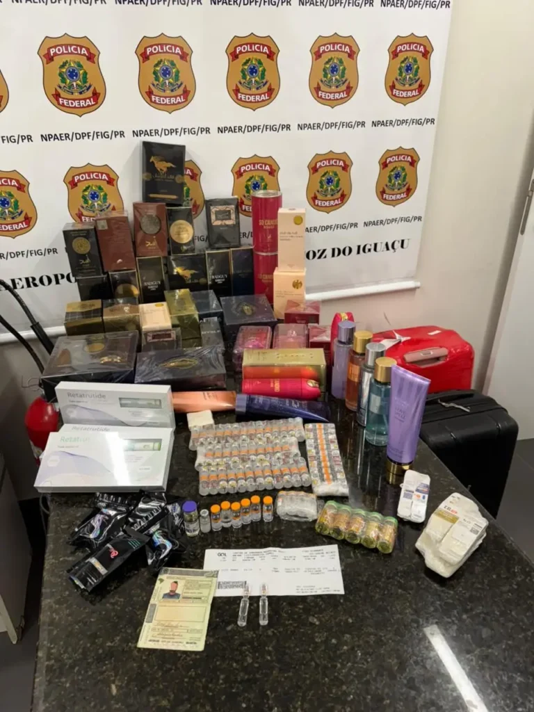 PF prende passageiro com medicamentos contrabandeados no aeroporto de Foz do Iguaçu
