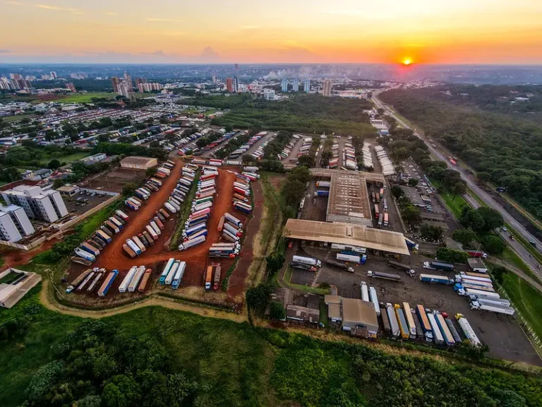 Alteração de rota de caminhões melhora trânsito em Foz do Iguaçu