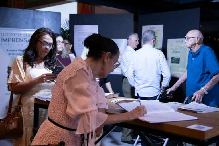 Unioeste recebe exposição do Museu da Imprensa em Foz