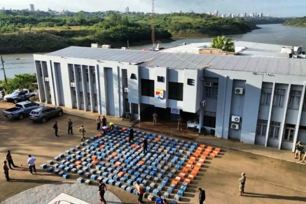 Apreensão de 6.8 toneladas de maconha no Lago de Itaipu