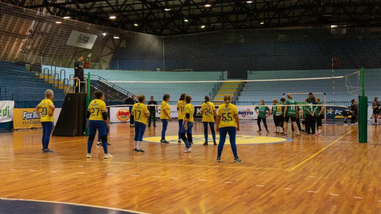 Atletas 60+ participam de campeonato de Vôlei Câmbio em Foz do Iguaçu