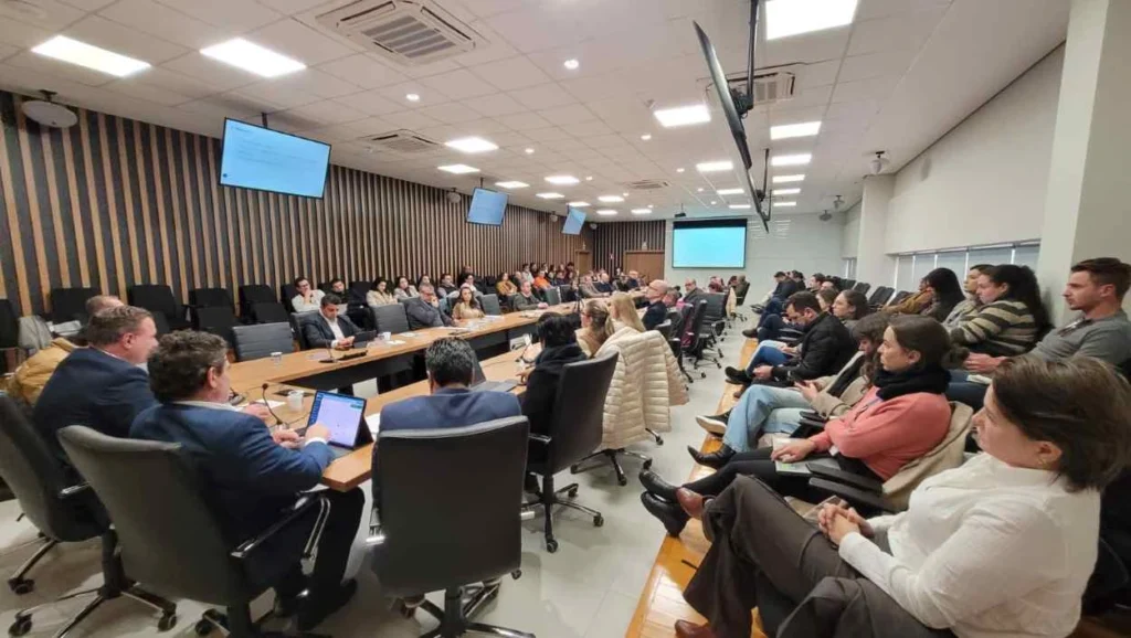 Codefoz reúne Itaipu e Parquetec para discutir projetos estratégicos em Foz do Iguaçu