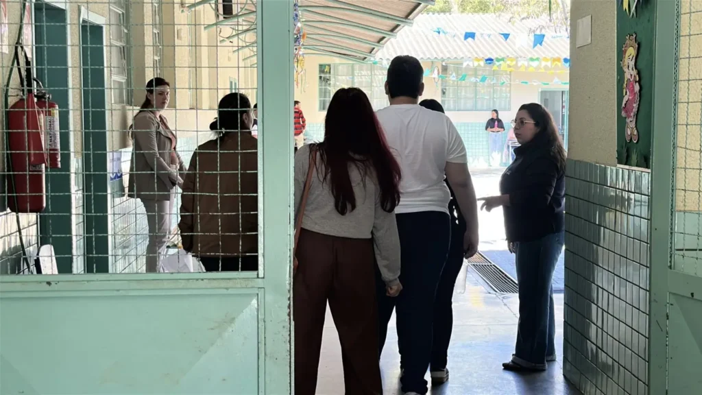 Quase 13 mil candidatos fazem provas do concurso da Prefeitura de Foz do Iguaçu