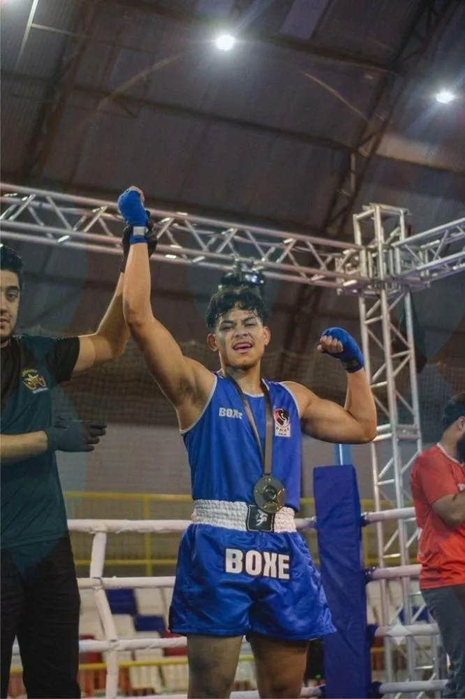 Jovem iguaçuense conquista ouro em competição interestadual de boxe