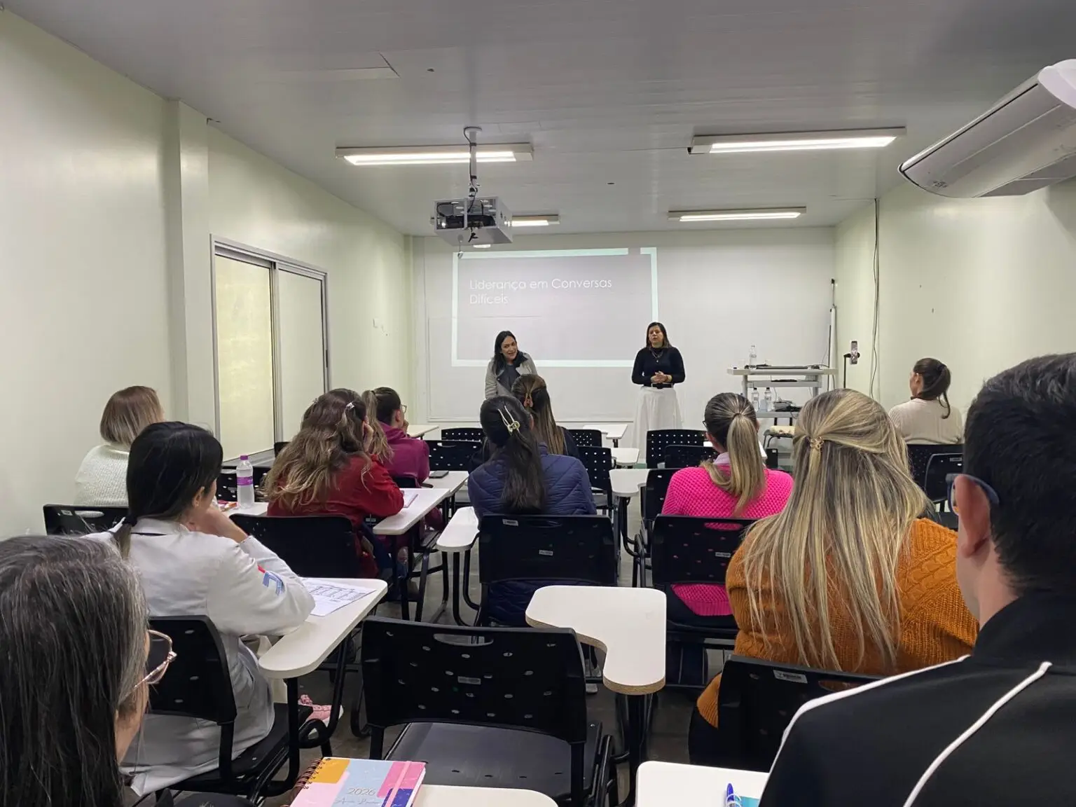 Hospital Municipal Padre Germano Lauck realiza capacitação sobre liderança e conversas difíceis