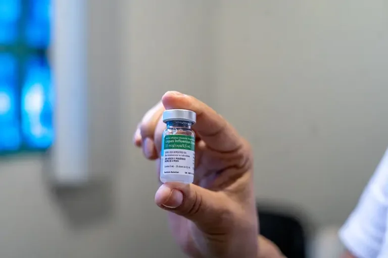 Vacinação contra a gripe em cinco UBSs de Foz do Iguaçu