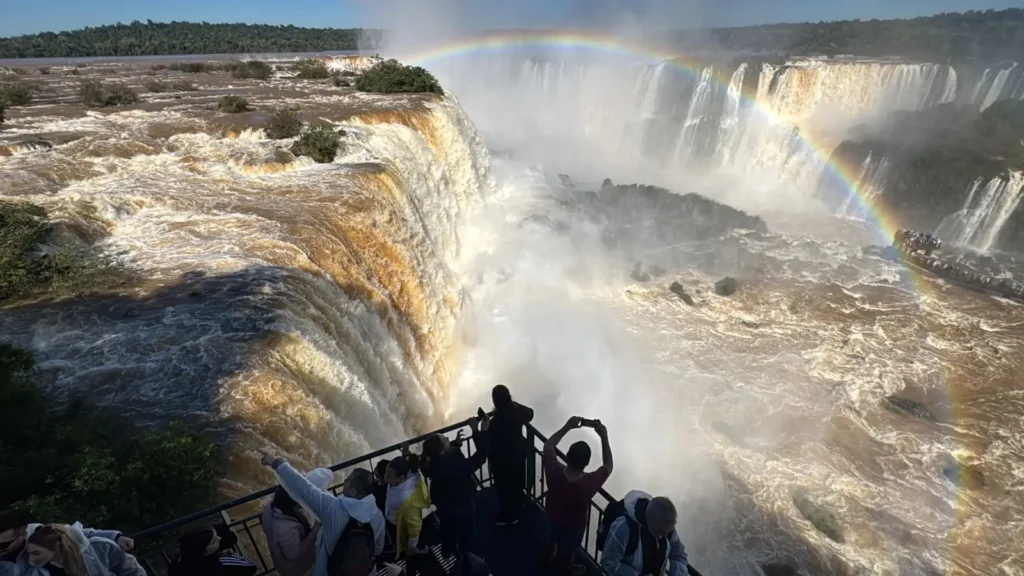 Vazão das Cataratas do Iguaçu atinge 4.9 milhões de litros